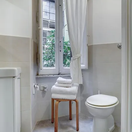 Charming Colosseum Apartment *