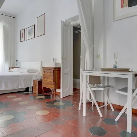 Charming Colosseum Apartment *